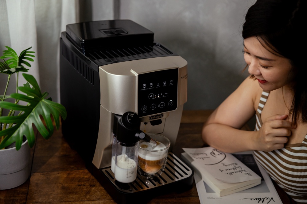 新手沖咖啡初體驗！我的居家咖啡館 義大利De’Longhi全自動義式咖啡機開箱
