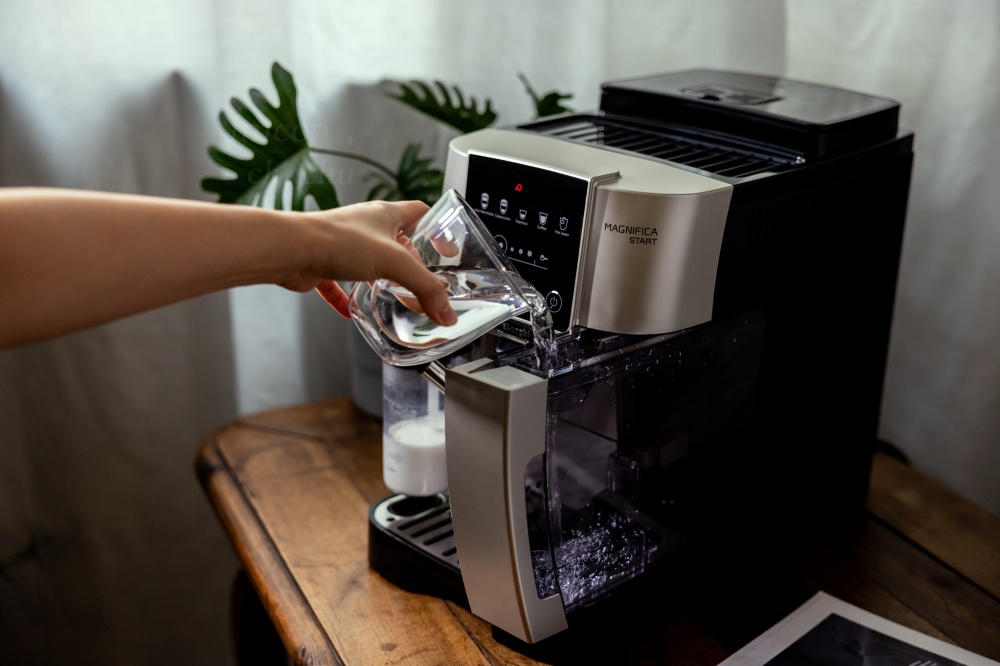 新手沖咖啡初體驗！我的居家咖啡館 義大利De’Longhi全自動義式咖啡機開箱