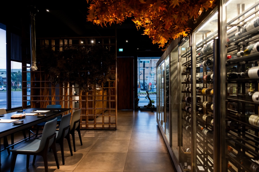 嘉義燒肉觀止晚餐食記：1500元吃牛套餐評價？全程代烤超爽吃