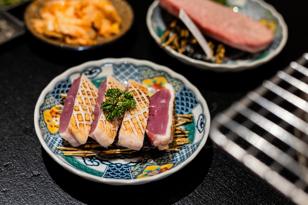 嘉義燒肉觀止晚餐食記：1500元吃牛套餐評價？全程代烤超爽吃