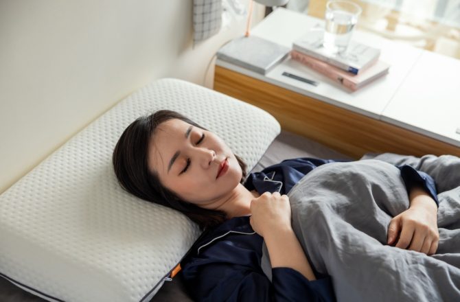 德國EMMA經典記憶枕。三種記憶棉層、可自由調整高度及軟硬度