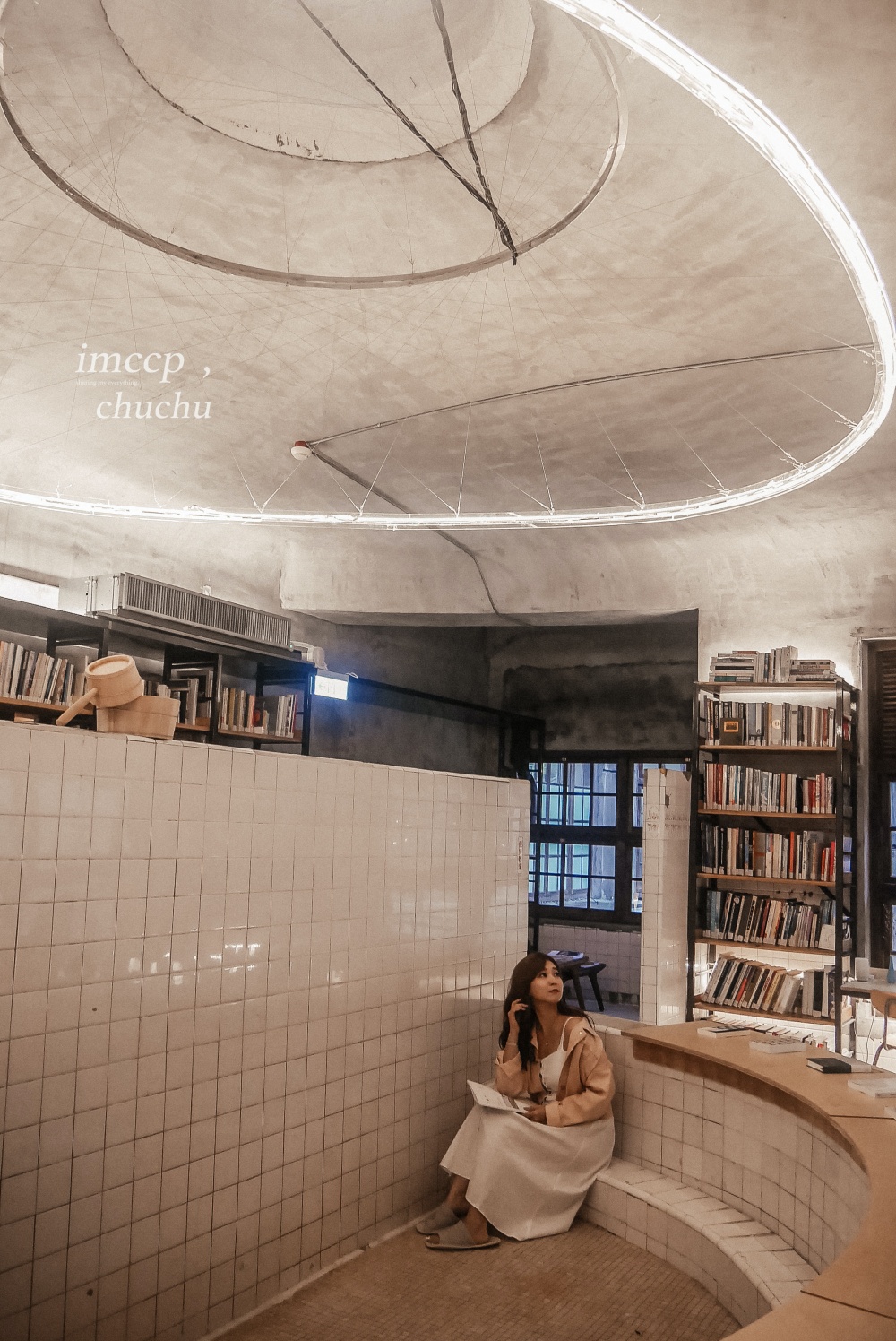 《不只是圖書館》台北松菸IG文青新亮點。日式澡堂改建沈浸式閱讀空間