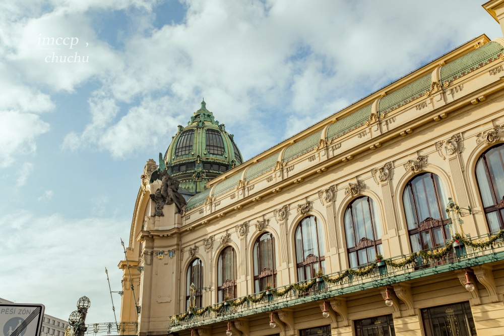 捷克布拉格舊城區。最熱鬧+拍照重點：天文鐘、火藥塔、舊城廣場、胡斯雕像