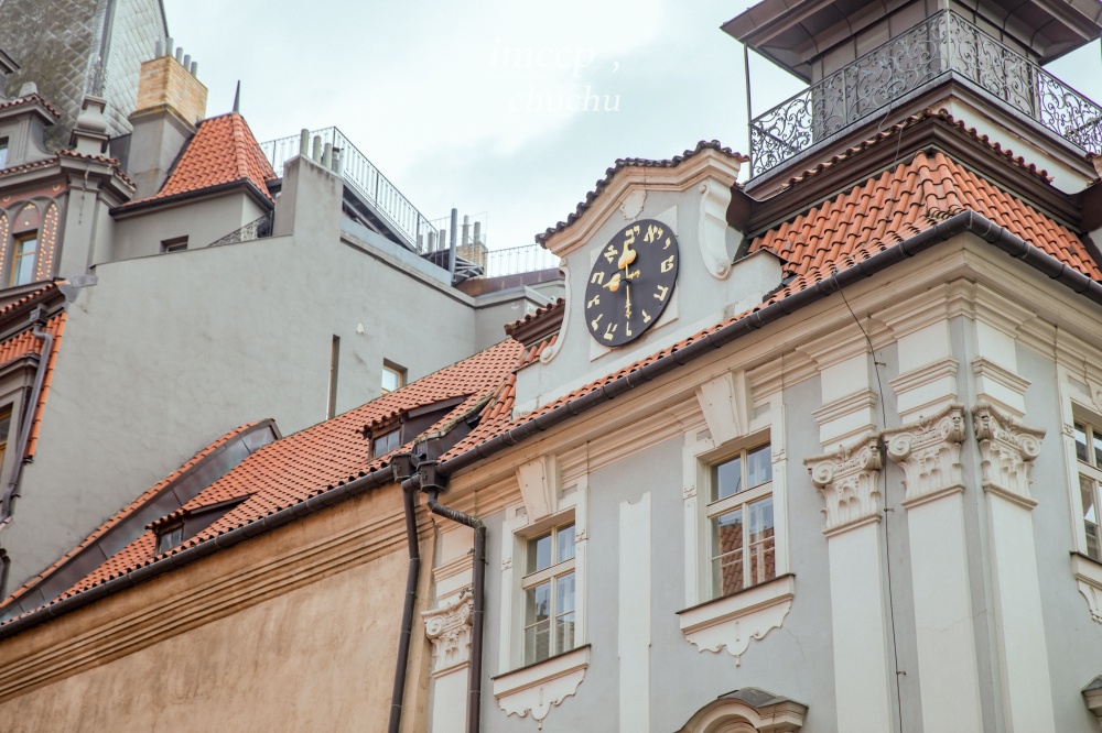 捷克布拉格舊城區。最熱鬧+拍照重點：天文鐘、火藥塔、舊城廣場、胡斯雕像