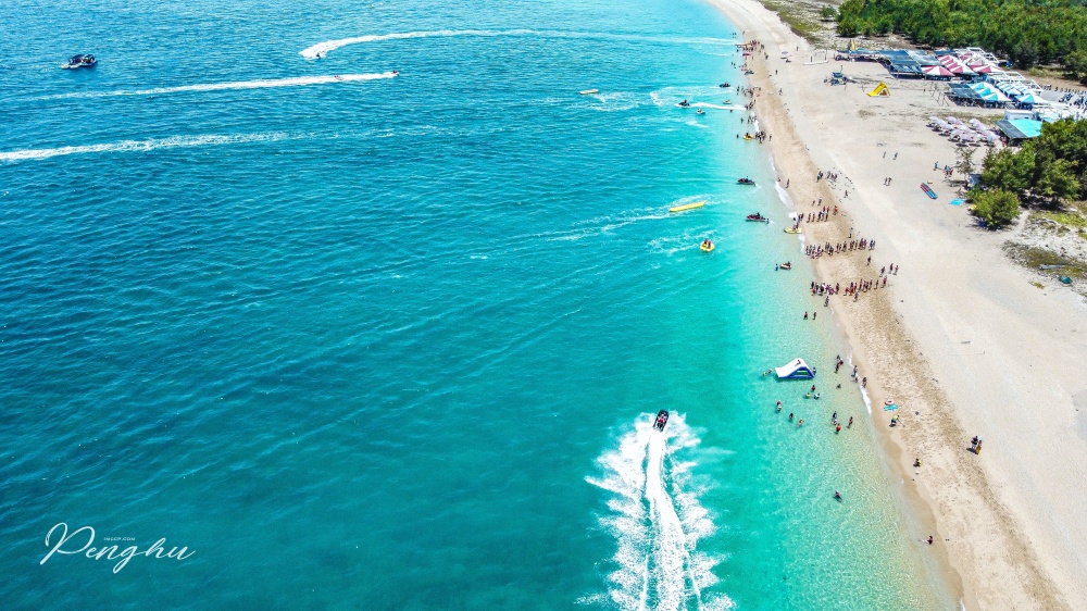 澎湖吉貝沙尾空拍視角。媲美國外的U型白色貝殼沙灘