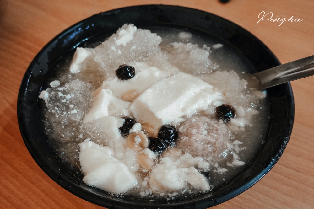 澎湖冰品推薦：純手工製作青泉豆花。大碗好吃料多又便宜