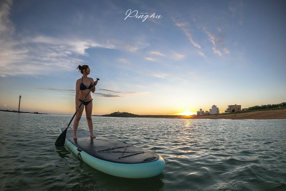澎湖水上活動推薦。山水沙灘划SUP立式划槳看夕陽。這時間來最不曬+風景最漂亮