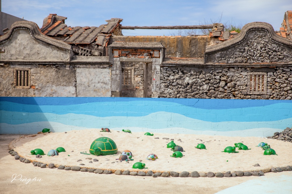 (2021最新版)澎湖IG打卡景點：南寮村古厝彩色浮球。當地漁民的生活藝術