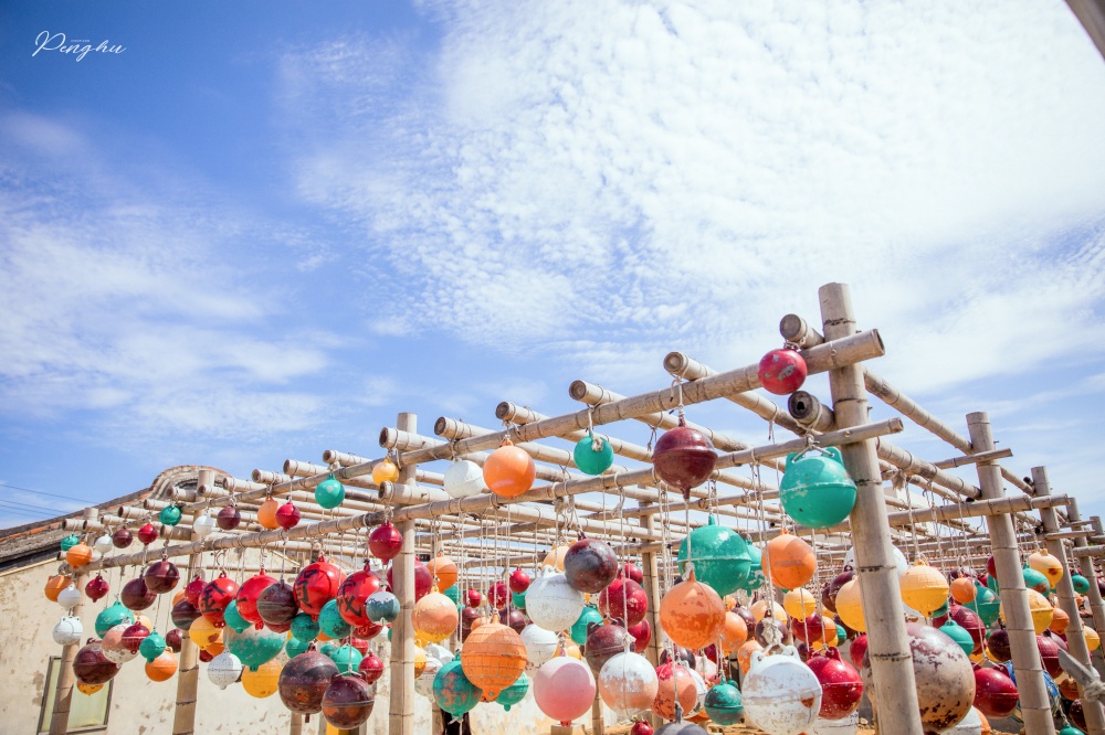 (2021最新版)澎湖IG打卡景點：南寮村古厝彩色浮球。當地漁民的生活藝術